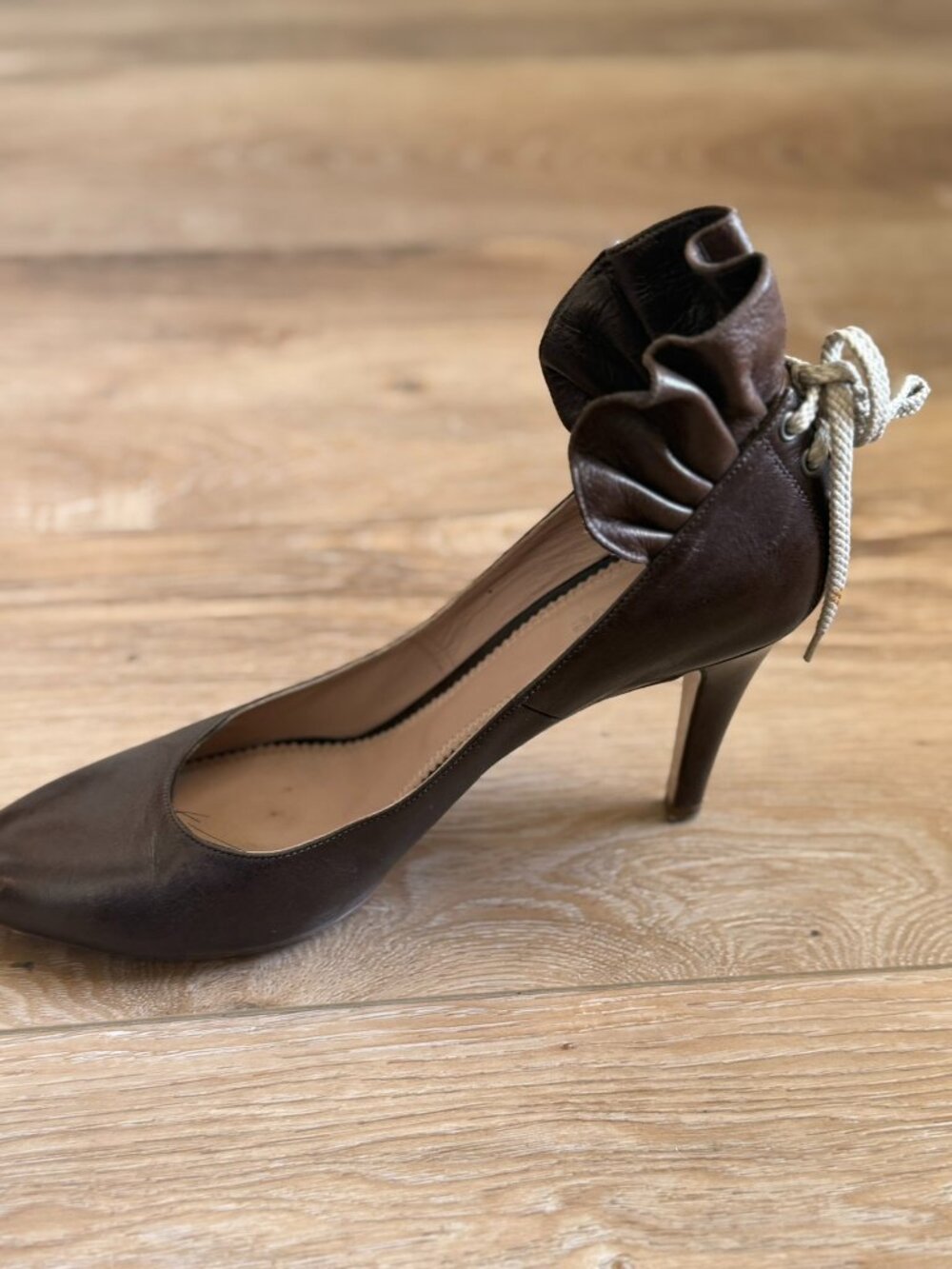 Chloe Ruffle-Back Heels, Size 40 - Picture 8 of 10